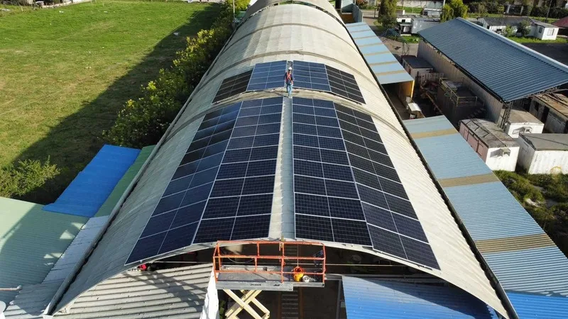 Cubierta industrial con paneles Voltiva